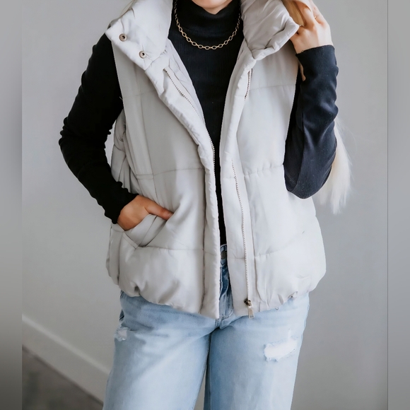 #790 🛑048 S,M,L Fabulous Solid Zip Up Puffer Vest - Picture 9 of 9